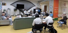 金カフェ見学 中学生.JPG